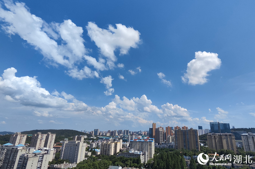 湖北武漢:藍(lán)天白云入畫來【9】