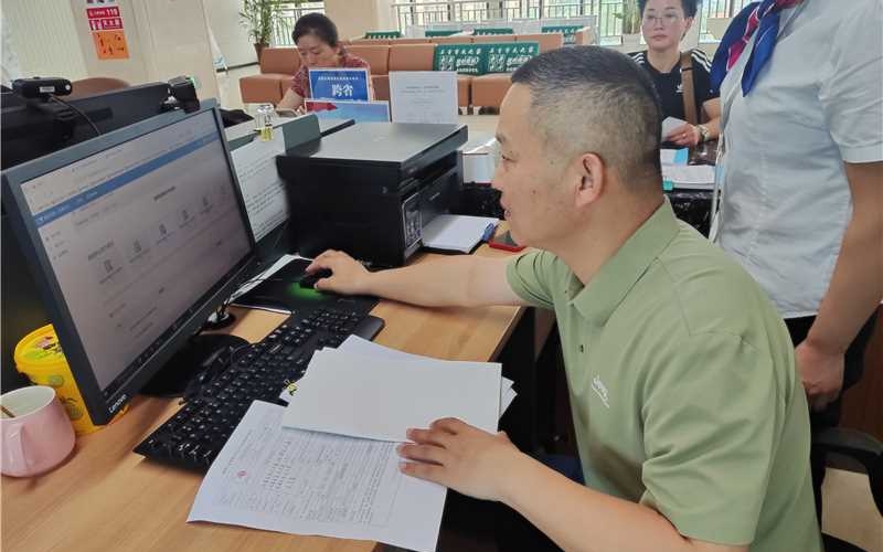 石首煙草開(kāi)展“局長(zhǎng)走流程”活動(dòng)。