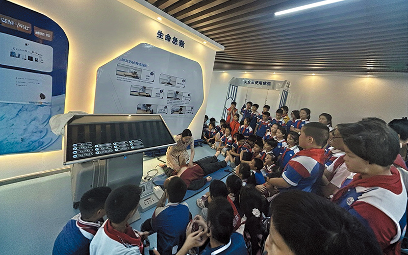 柳林鎮(zhèn)第一小學(xué)學(xué)生參觀柳林鎮(zhèn)應(yīng)急安全宣傳教育基地。受訪者供圖