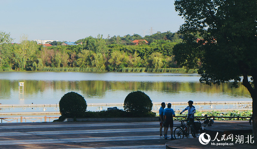 一早便有騎友來此騎行。