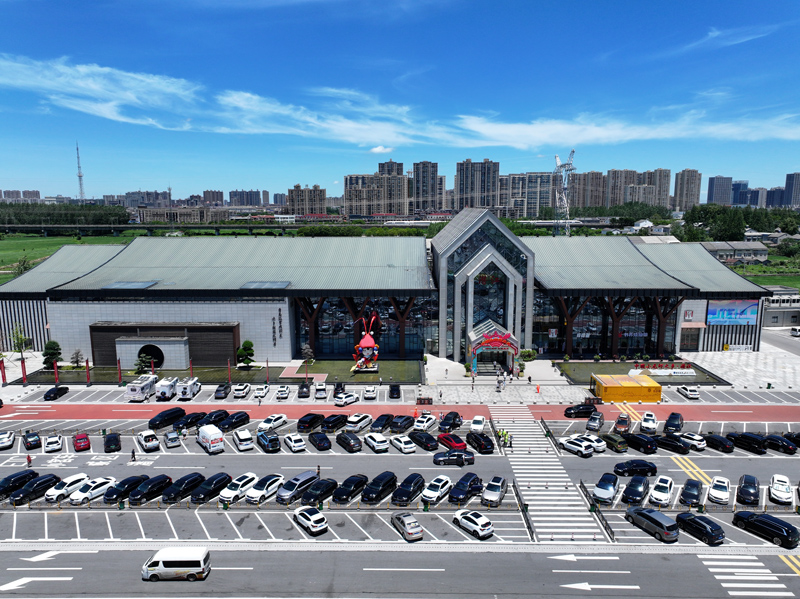 漢宜高速潛江服務(wù)區(qū)。吳迪攝 