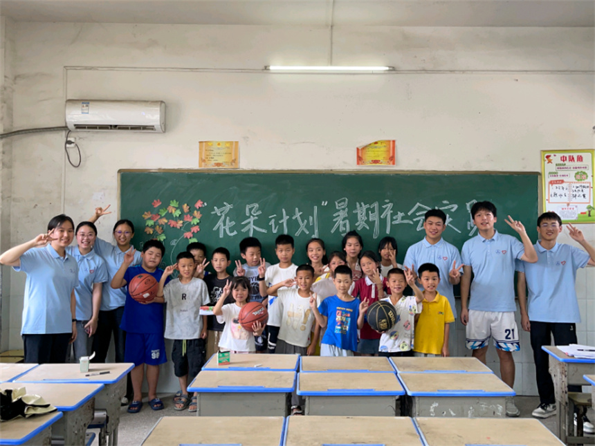 大學(xué)生義賣報款購空調(diào) 為鄉(xiāng)村小學(xué)添清涼【3】