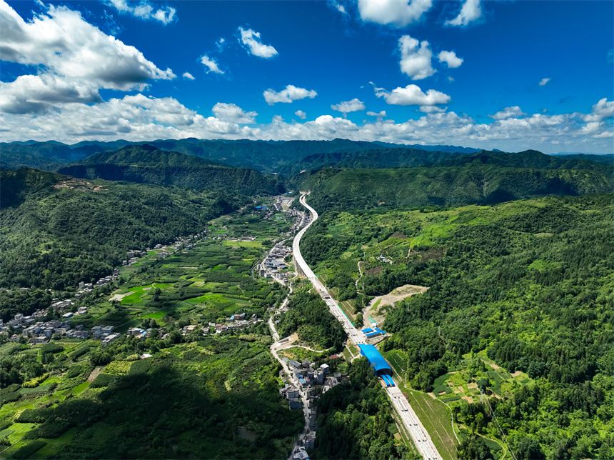 利咸高速攻堅 力爭明年底通車改善40萬群眾出行【4】