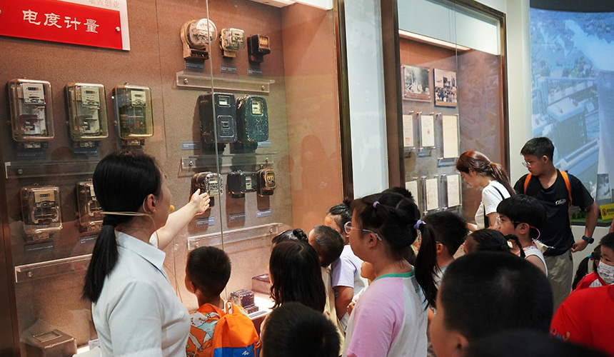 從青銅燈到蹬車發(fā)電 少兒讀者觸摸電力文明