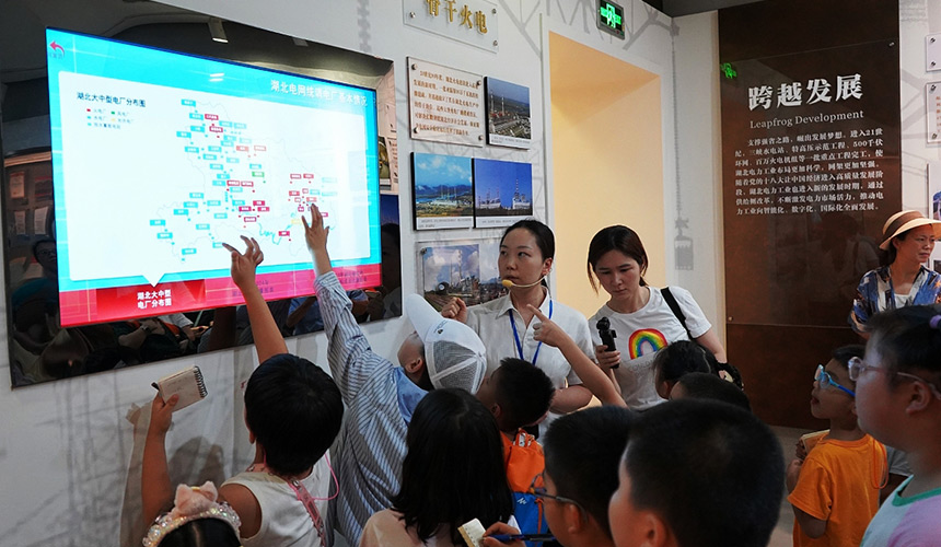 從青銅燈到蹬車發(fā)電 少兒讀者觸摸電力文明