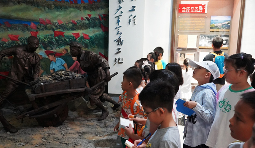 從青銅燈到蹬車發(fā)電 少兒讀者觸摸電力文明