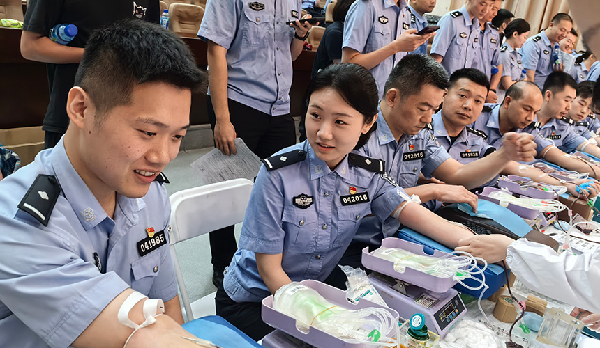 武漢公安無(wú)償獻(xiàn)血活動(dòng)熱忱滿滿【2】