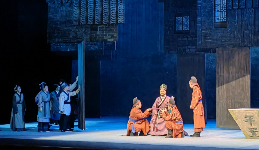 黃梅戲《梅城煙雨》首演 展現(xiàn)清廉愛民精神與創(chuàng)新活力【3】