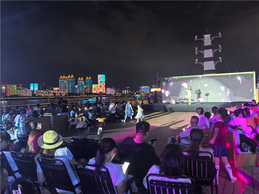 長(zhǎng)江甲板聲浪派對(duì)。