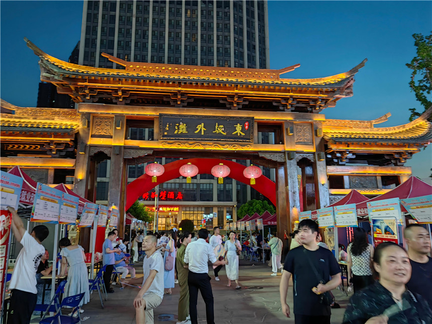 “夜市”招聘點(diǎn)亮求職路【8】