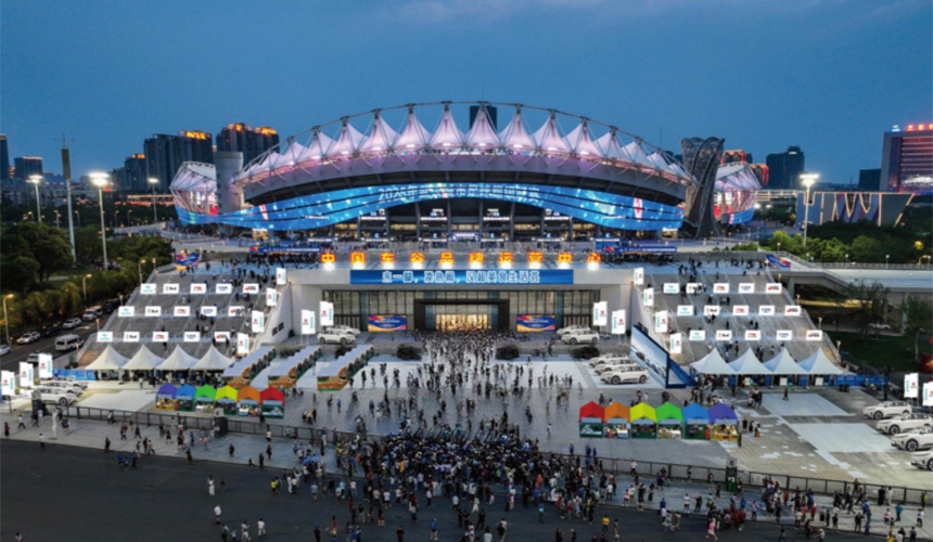 “來(lái)一腳、湊熱鬧”漢超美食生活薈將在中國(guó)車(chē)谷品牌運(yùn)營(yíng)中心同步開(kāi)啟。武漢市經(jīng)開(kāi)區(qū)供圖