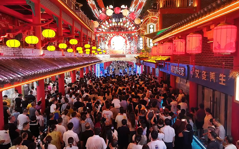 竹溪文旅創(chuàng)新模式——武陵不夜城以文化賦能旅游發(fā)展。唐京陽攝