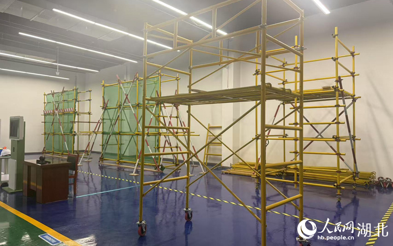 登高架設(shè)作業(yè)實(shí)際操作考核設(shè)備。人民網(wǎng)記者 張沛攝