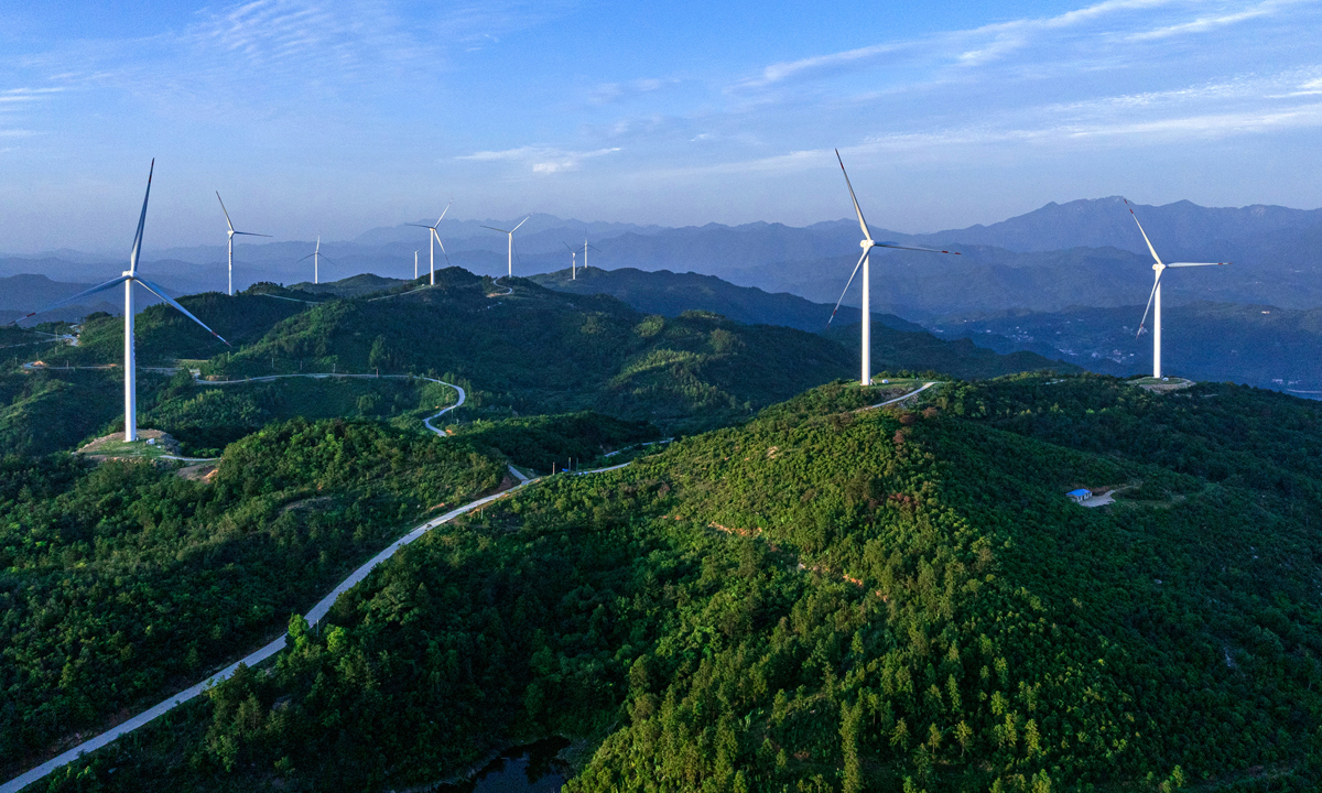 《畫鹛坳風(fēng)電風(fēng)光》喻俊 攝