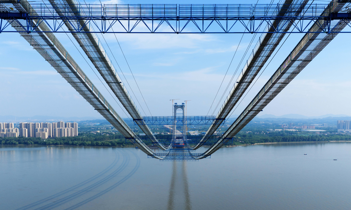 《湖北黃岡：建設(shè)中的燕磯大橋》俞松梅 攝