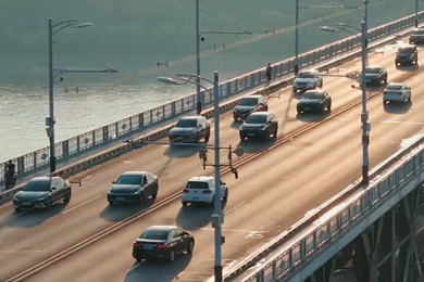 《敬大橋，致青春》武漢廣播電視臺(tái)映像武漢團(tuán)隊(duì)