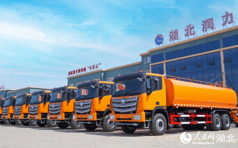 湖北潤(rùn)力專用汽車有限公司的高端環(huán)衛(wèi)車。人民網(wǎng)記者 王郭驥攝