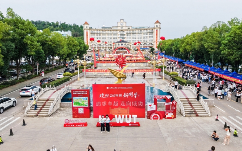 新生報到現(xiàn)場。