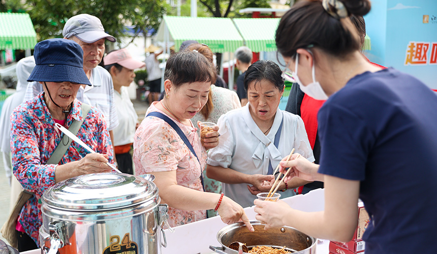 “荊楚糧油”社區(qū)活動(dòng)走進(jìn)新鑫園社區(qū) 惠民服務(wù)暖民心【4】