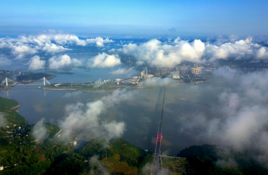 2025年9月13日拍攝的南水北調(diào)丹江口庫區(qū)鄖陽段漢江水域。