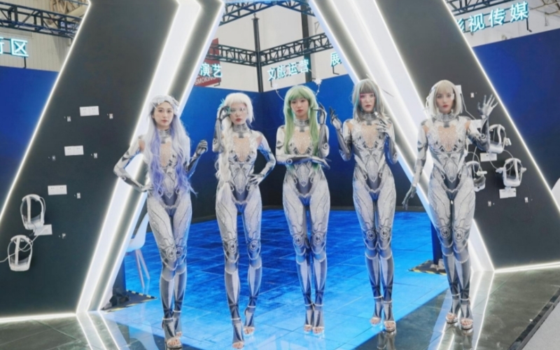 充滿科技感的未來(lái)科技時(shí)空展廳。人民網(wǎng)記者 郭婷婷攝