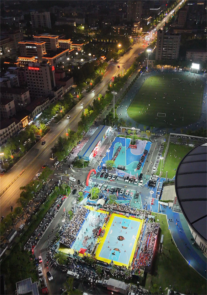 2025湖北省全國(guó)百?gòu)?qiáng)縣籃球聯(lián)賽潛江賽區(qū)。關(guān)洪磊攝