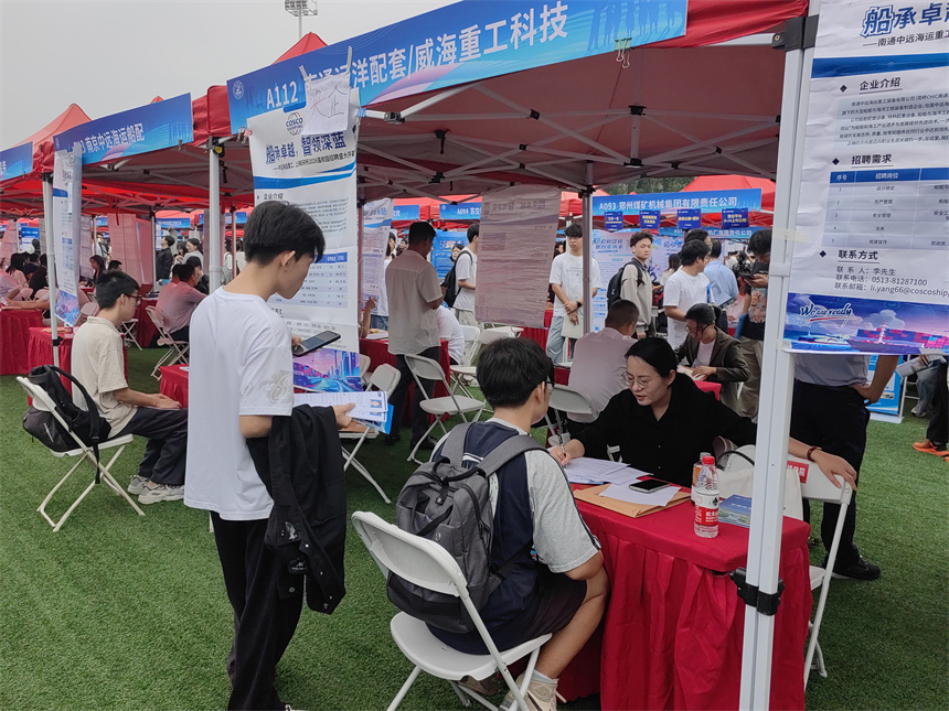 “才聚荊楚”秋招開場 兩萬學(xué)子與近700企業(yè)共赴“未來之約”