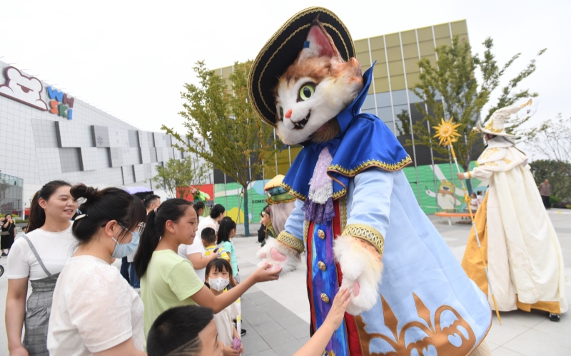 魔法高蹺偶劇巡游武漢黃陂。