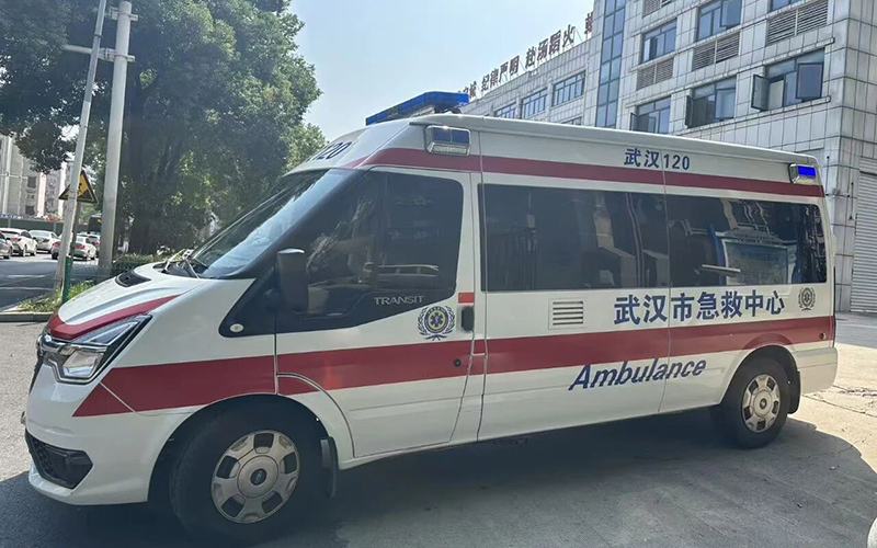 武漢急救中心一線醫(yī)護(hù)人員節(jié)日?qǐng)?jiān)守。