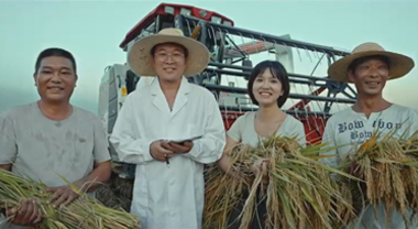《稻穗上的追夢人》致敬新農(nóng)人