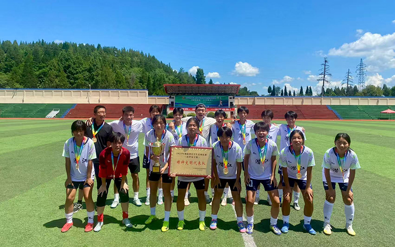 足球省賽獲獎(jiǎng)。潛江市委宣傳部供圖