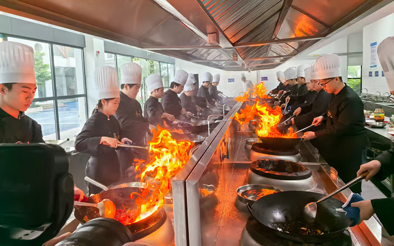 江漢藝術(shù)職業(yè)學(xué)院龍蝦學(xué)院實(shí)訓(xùn)室。潛江市委宣傳部供圖