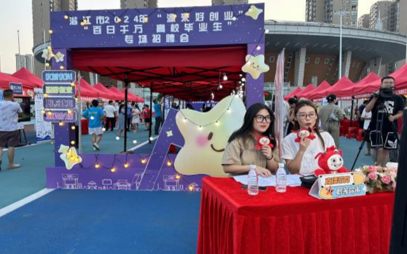 高校畢業(yè)生專場招聘。潛江市委宣傳部供圖