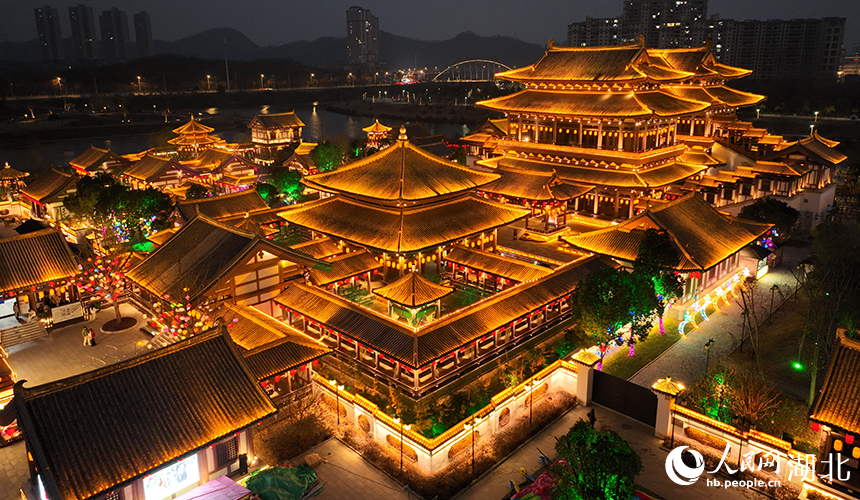 建筑美學(xué)與消費(fèi)體驗(yàn)點(diǎn)亮“夜名片”