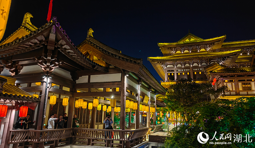 建筑美學(xué)與消費(fèi)體驗(yàn)點(diǎn)亮“夜名片”【8】