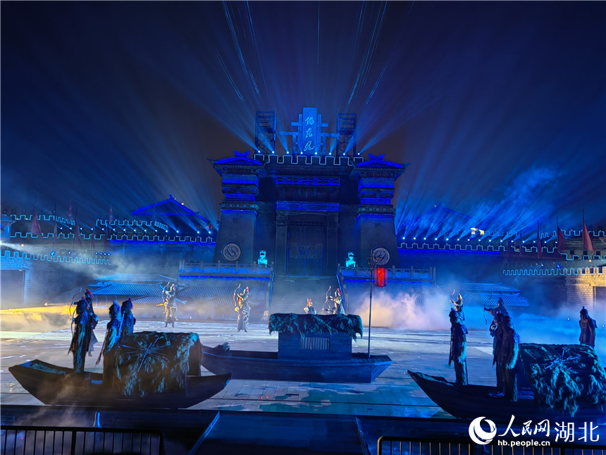 赤壁古戰(zhàn)場遺址，大型實(shí)景劇再現(xiàn)草船借箭。