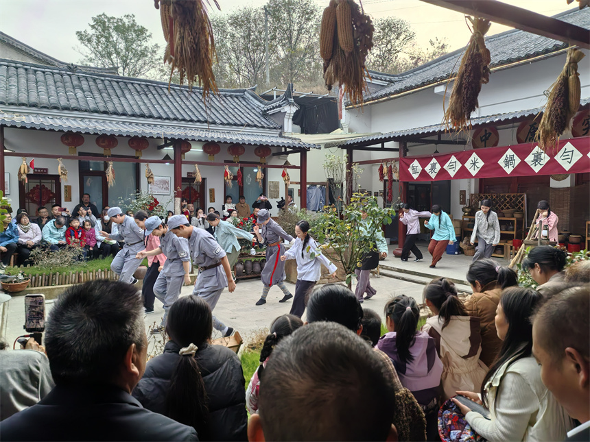 2025年湖北紅色旅游季暨第三屆大別山上紅旗飄主題傳播活動(dòng)啟幕