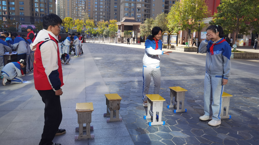 咸寧市第二十五屆青少年愛國主義讀書教育活動(dòng) “愛國主義與心理健康”主題游園會(huì)。謝志星攝