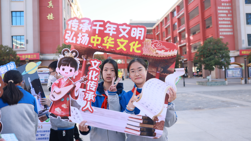 咸寧市第二十五屆青少年愛國主義讀書教育活動(dòng) “愛國主義與心理健康”主題游園會(huì)。謝志星攝