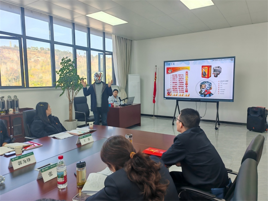 開(kāi)展防煙面具實(shí)操培訓(xùn)