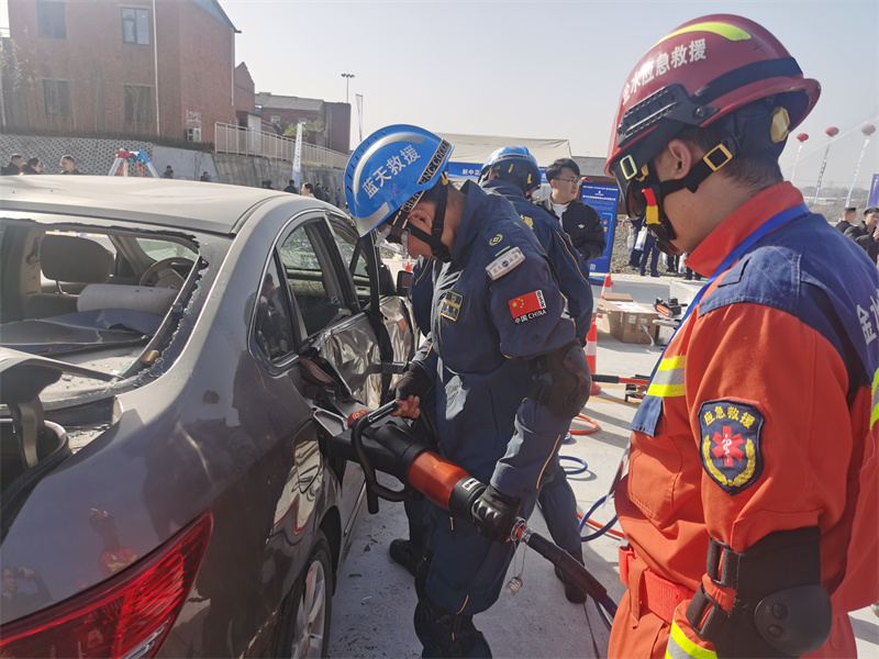 2025安全應(yīng)急裝備“區(qū)域行”活動在隨州舉行。鄧輝攝