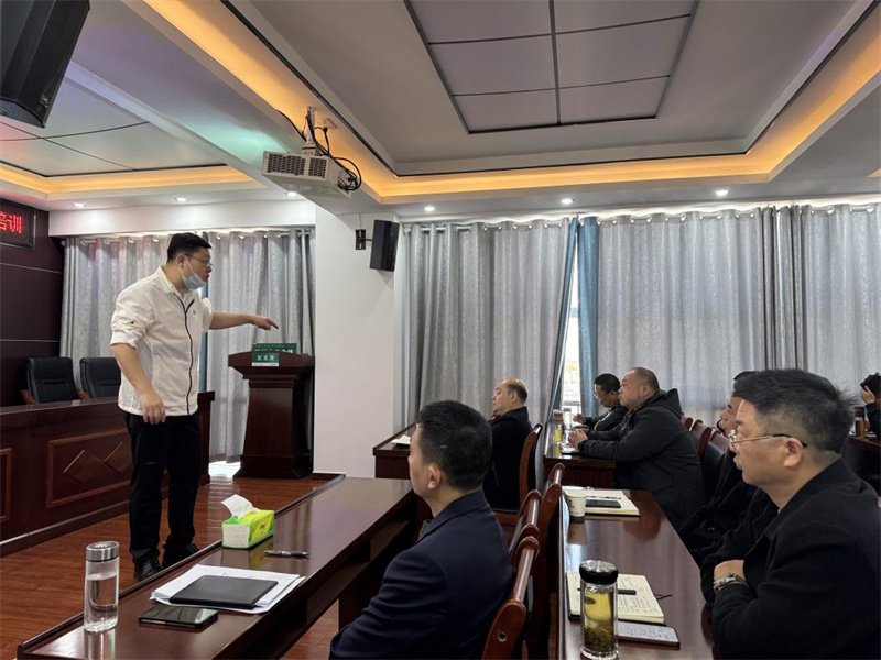 學(xué)員與授課老師積極互動