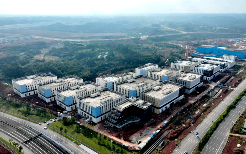 資陽(yáng)三草灣標(biāo)準(zhǔn)化廠房項(xiàng)目現(xiàn)場(chǎng)。