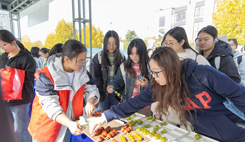 “知食知禮知文明”文明餐桌進(jìn)校園活動在江漢大學(xué)舉辦【2】