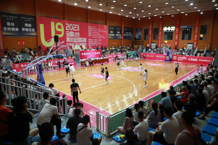 全國(U19)青年籃球聯(lián)賽女子組決賽（湖北十堰鄖陽賽區(qū)）開幕式在鄖陽籃球館舉行。