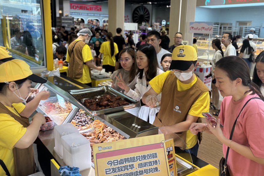 中國(guó)鹵味出海 周黑鴨海外首店登陸馬來(lái)西亞