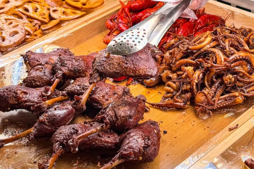 中國鹵味出海 周黑鴨海外首店登陸馬來西亞