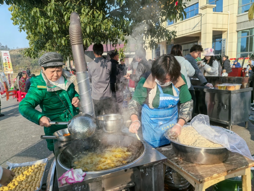 湖北咸安大幕鄉(xiāng)鄉(xiāng)土集市“爆火”