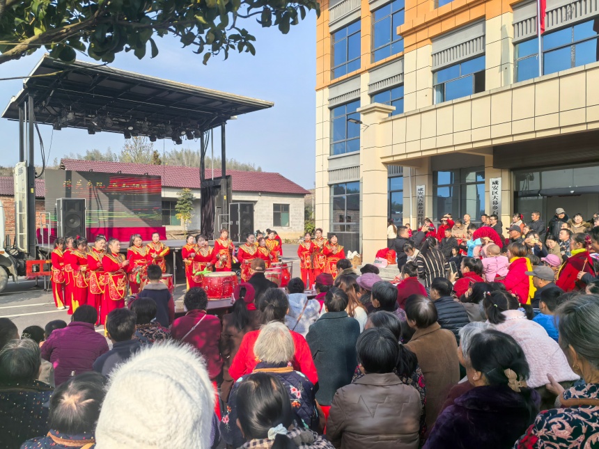 湖北咸安大幕鄉(xiāng)鄉(xiāng)土集市“爆火”