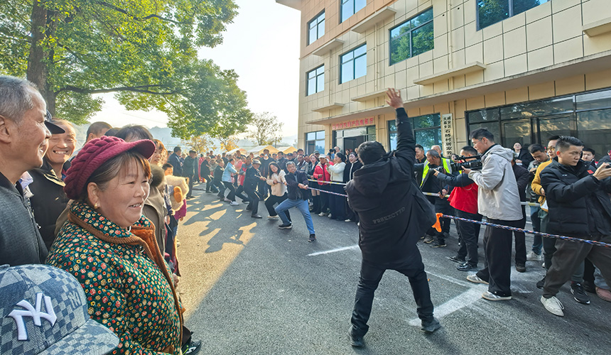 賣特產(chǎn)、秀手藝、展技能 鄉(xiāng)村市集攪熱冬日田野【3】